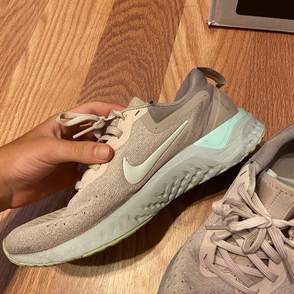 nike react shoes - Picture 3 of 4